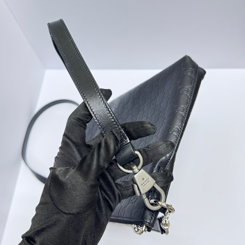 【超!級!新】 GUCCI 黑老花 牛皮壓紋 斜背包 (專櫃98,000)-3