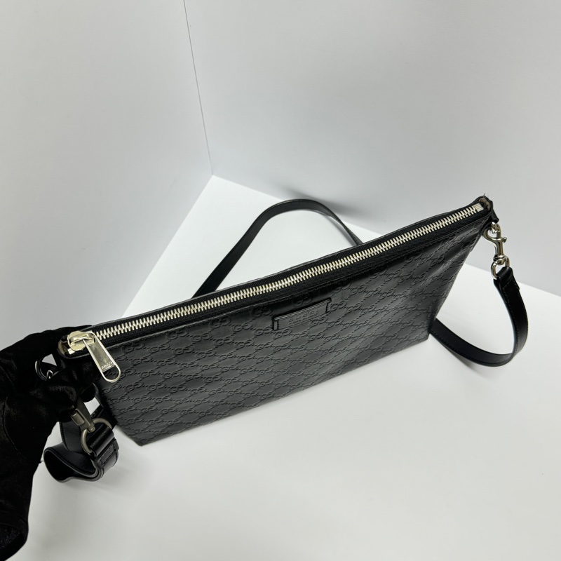 【超!級!新】 GUCCI 黑老花 牛皮壓紋 斜背包 (專櫃98,000)-5