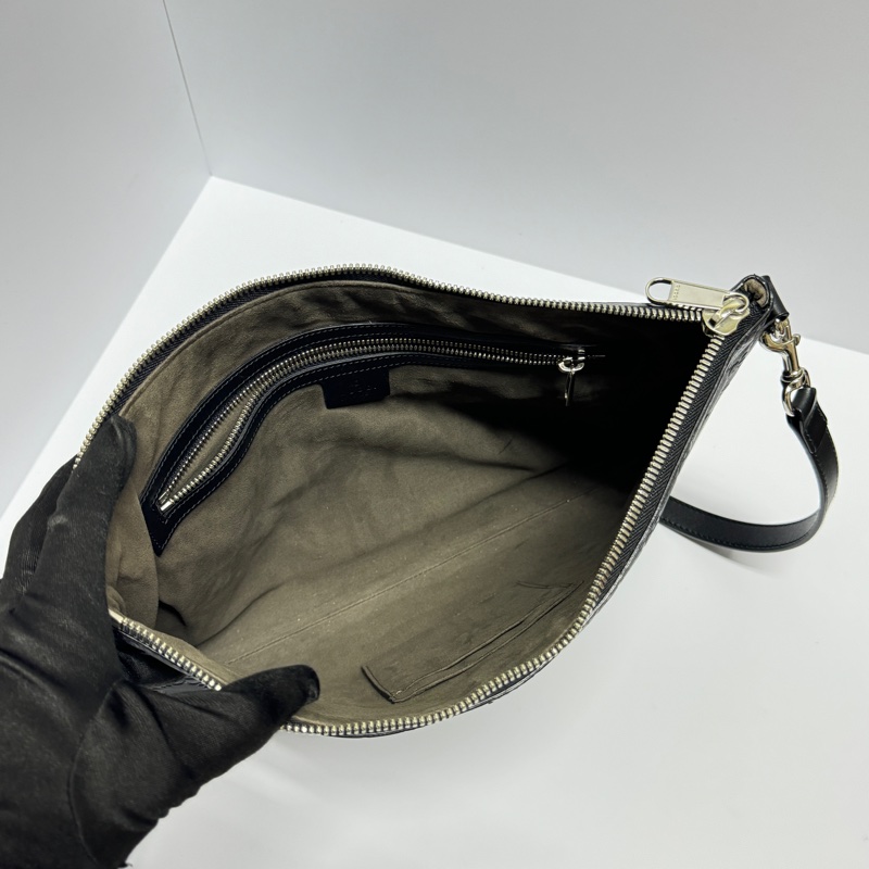 【超!級!新】 GUCCI 黑老花 牛皮壓紋 斜背包 (專櫃98,000)-6