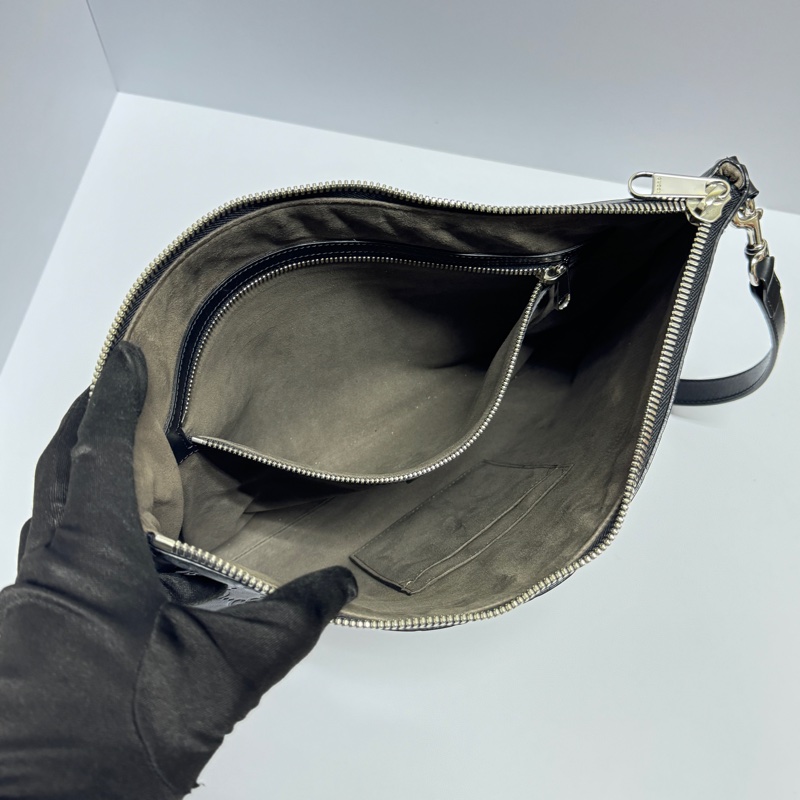 【超!級!新】 GUCCI 黑老花 牛皮壓紋 斜背包 (專櫃98,000)-7