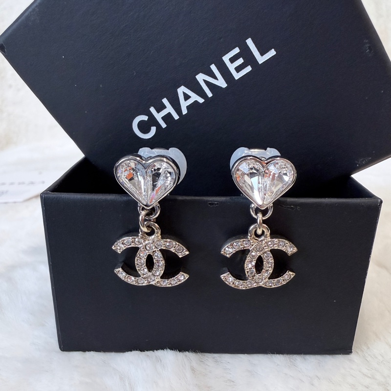 Chanel✨2023 愛心水晶垂掛耳環 夾式耳環-0