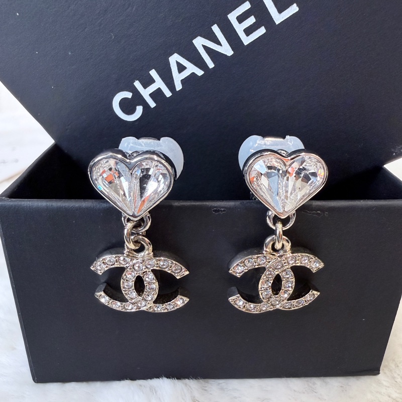 Chanel✨2023 愛心水晶垂掛耳環 夾式耳環-2