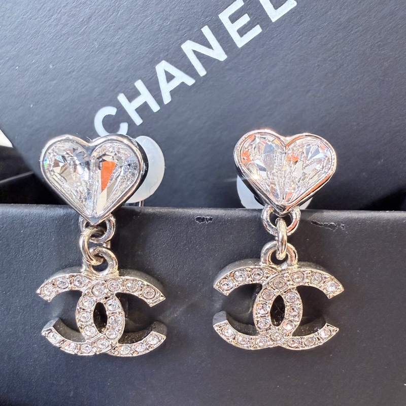 Chanel✨2023 愛心水晶垂掛耳環 夾式耳環-3