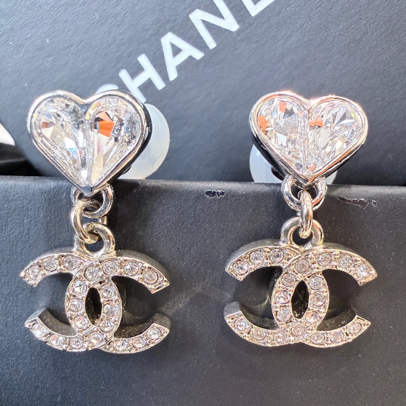 Chanel✨2023 愛心水晶垂掛耳環 夾式耳環-4
