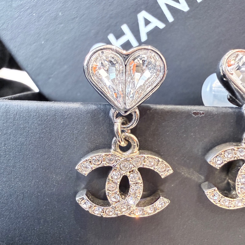 Chanel✨2023 愛心水晶垂掛耳環 夾式耳環-5