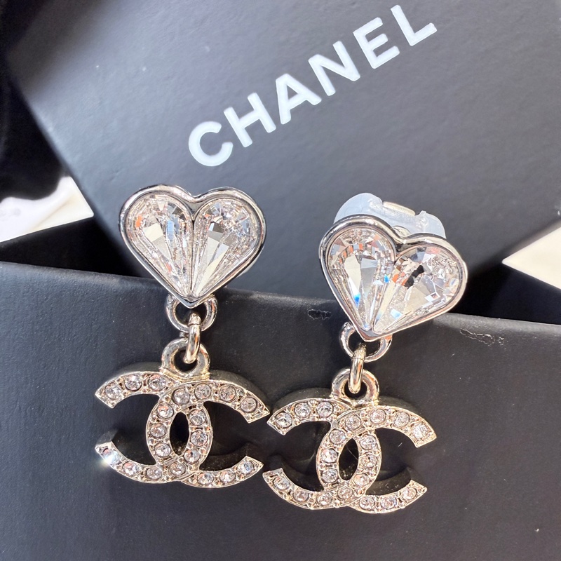 Chanel✨2023 愛心水晶垂掛耳環 夾式耳環-7
