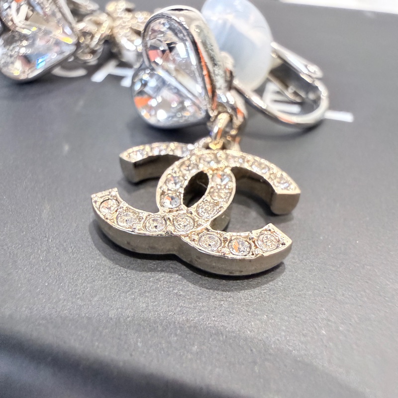 Chanel✨2023 愛心水晶垂掛耳環 夾式耳環-10