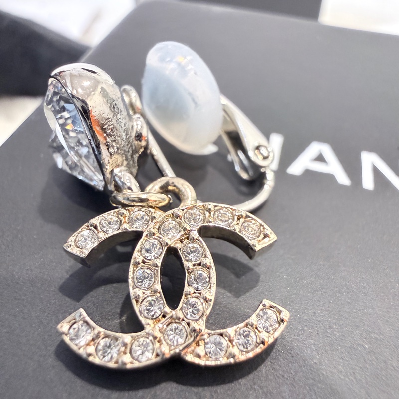 Chanel✨2023 愛心水晶垂掛耳環 夾式耳環-11