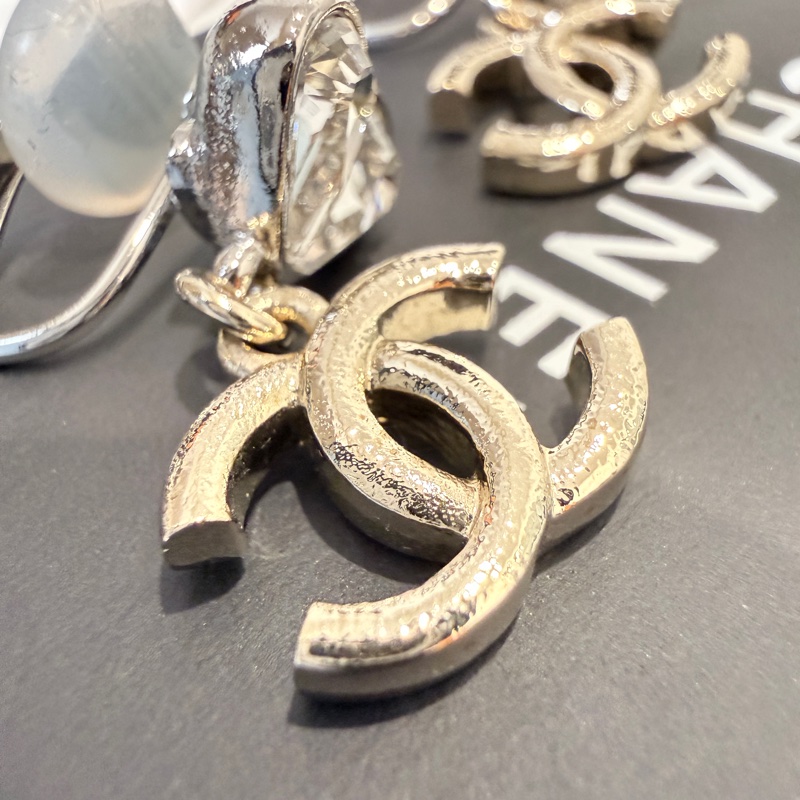 Chanel✨2023 愛心水晶垂掛耳環 夾式耳環-12