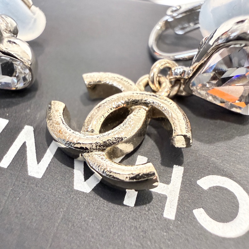 Chanel✨2023 愛心水晶垂掛耳環 夾式耳環-13