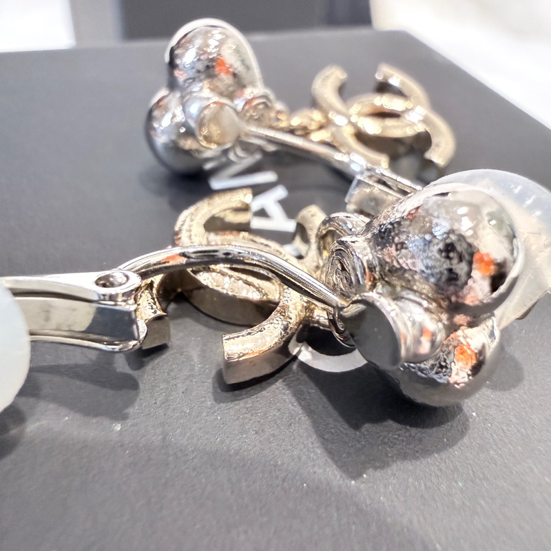 Chanel✨2023 愛心水晶垂掛耳環 夾式耳環-14