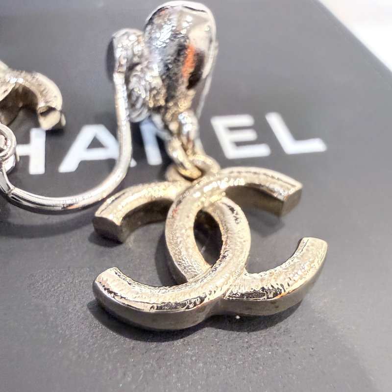 Chanel✨2023 愛心水晶垂掛耳環 夾式耳環-15
