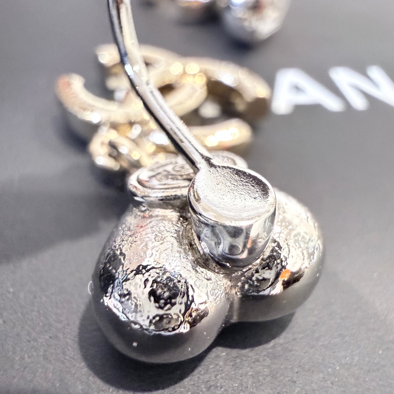 Chanel✨2023 愛心水晶垂掛耳環 夾式耳環-17