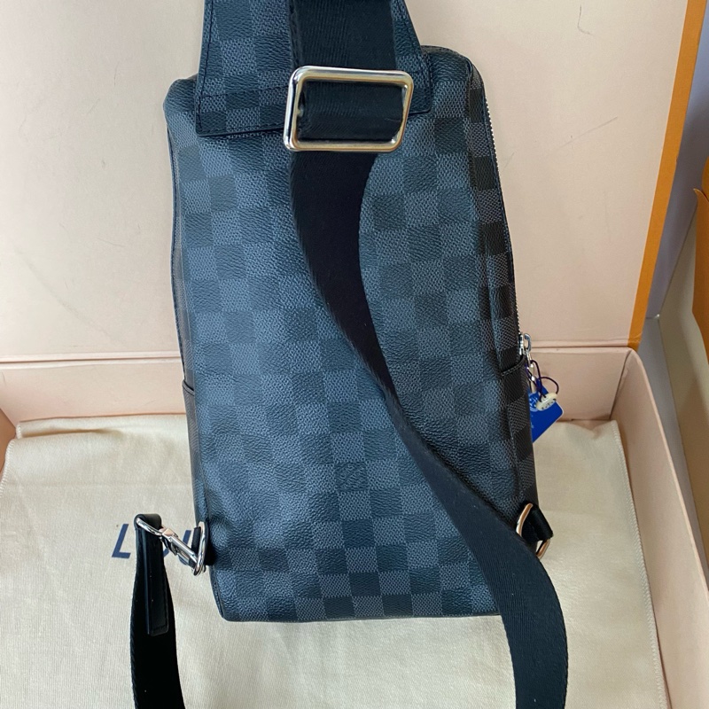 闲置99新 LV路易威登黑灰棋盘格Avenue胸包-2