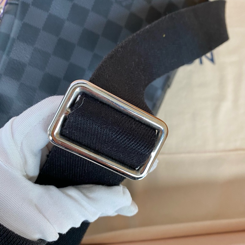 闲置99新 LV路易威登黑灰棋盘格Avenue胸包-14