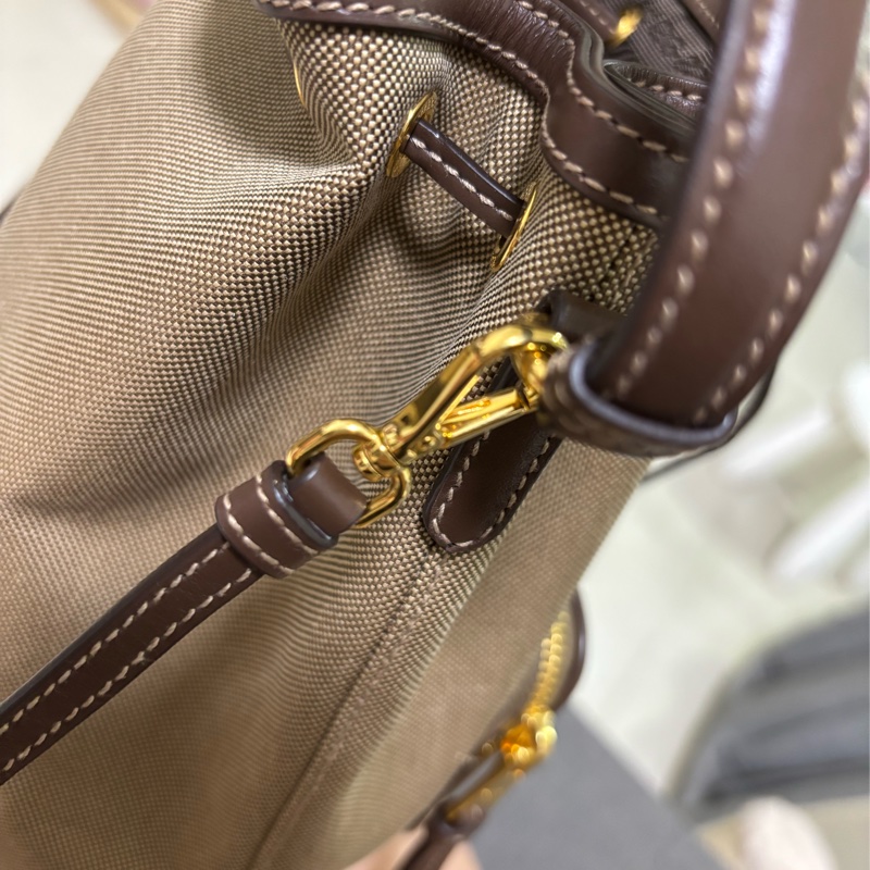 Prada刺繡帆布水桶包-2