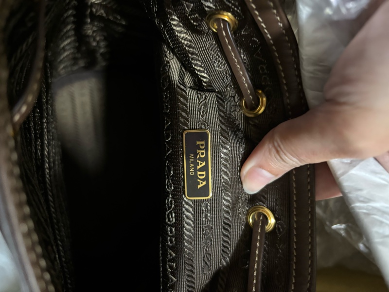 Prada刺繡帆布水桶包-4