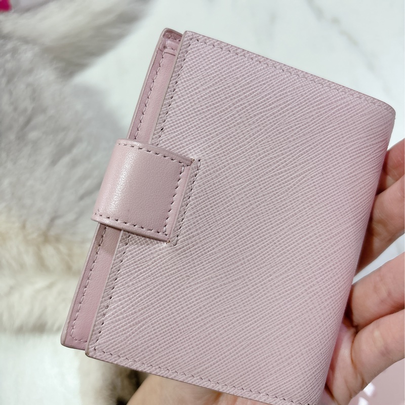 Prada 粉Saffiano皮革短錢包-10