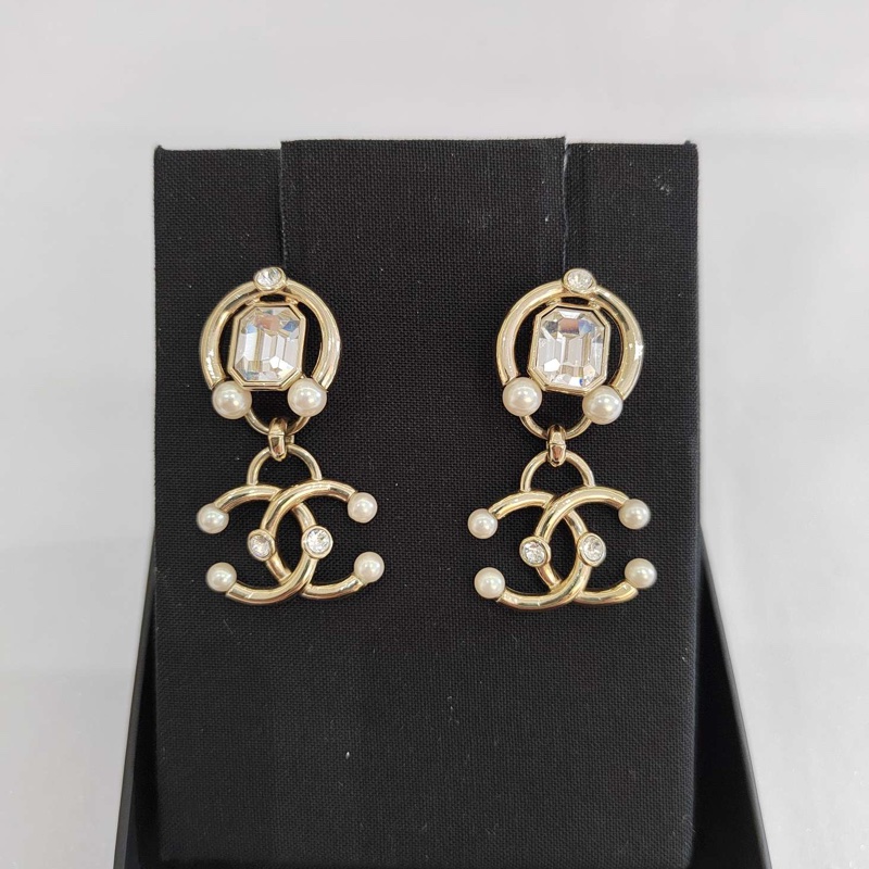 Chanel/香奈兒耳釘新款光面淡金色水晶鑽雙C珍珠吊墜耳環-1