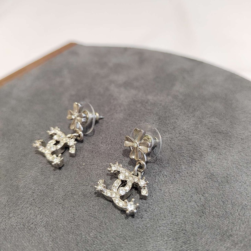 99新❤️Chanel香奈兒23p新款銀色四葉草水鑽雙c logo耳釘耳環 靈動好看-2