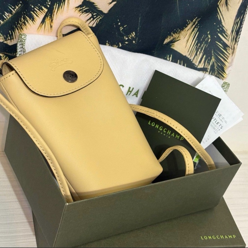 LONGCHAMP LE PLIAGE GREEN 系列刺繡長把再生尼龍摺疊水餃包➕ LE PLIAGE XTRA系列牛皮翻蓋手機斜背包-1