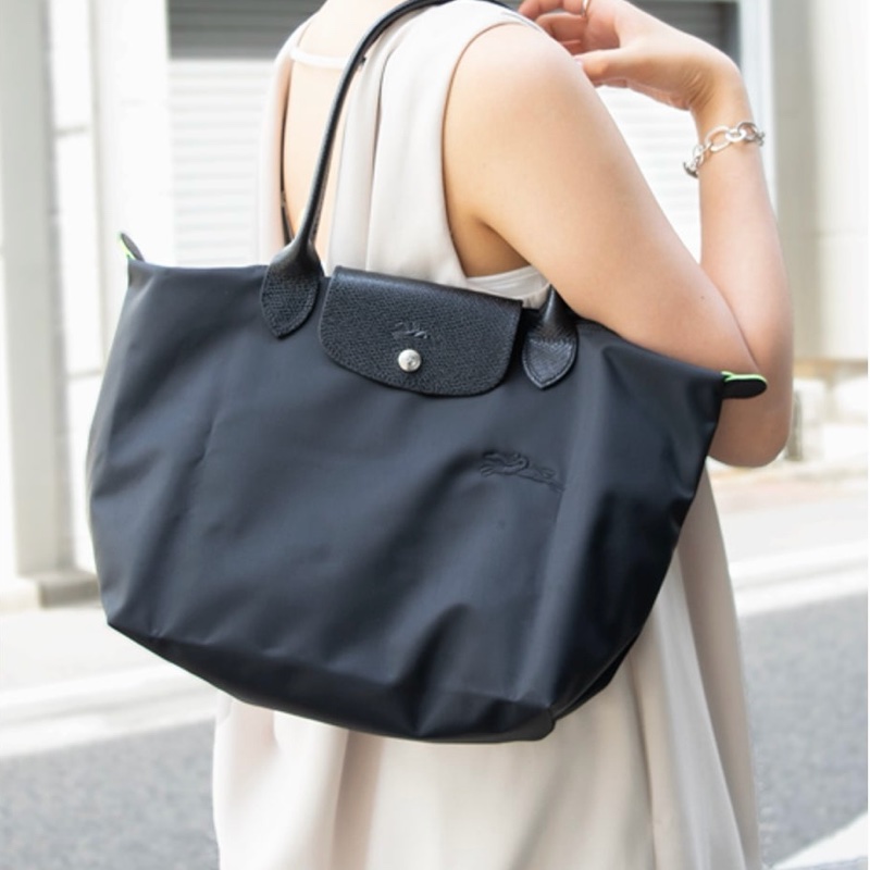 LONGCHAMP LE PLIAGE GREEN 系列刺繡長把再生尼龍摺疊水餃包➕ LE PLIAGE XTRA系列牛皮翻蓋手機斜背包-3