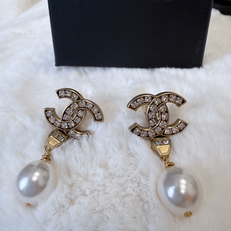 Chanel✨雙C水鑽珍珠吊墜耳釘夾式耳環-1