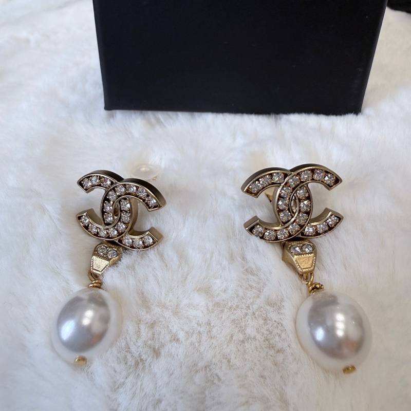 Chanel✨雙C水鑽珍珠吊墜耳釘夾式耳環-2