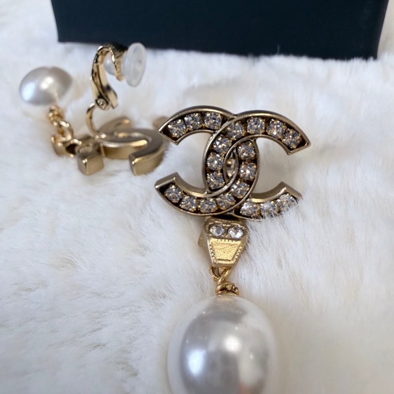 Chanel✨雙C水鑽珍珠吊墜耳釘夾式耳環-4
