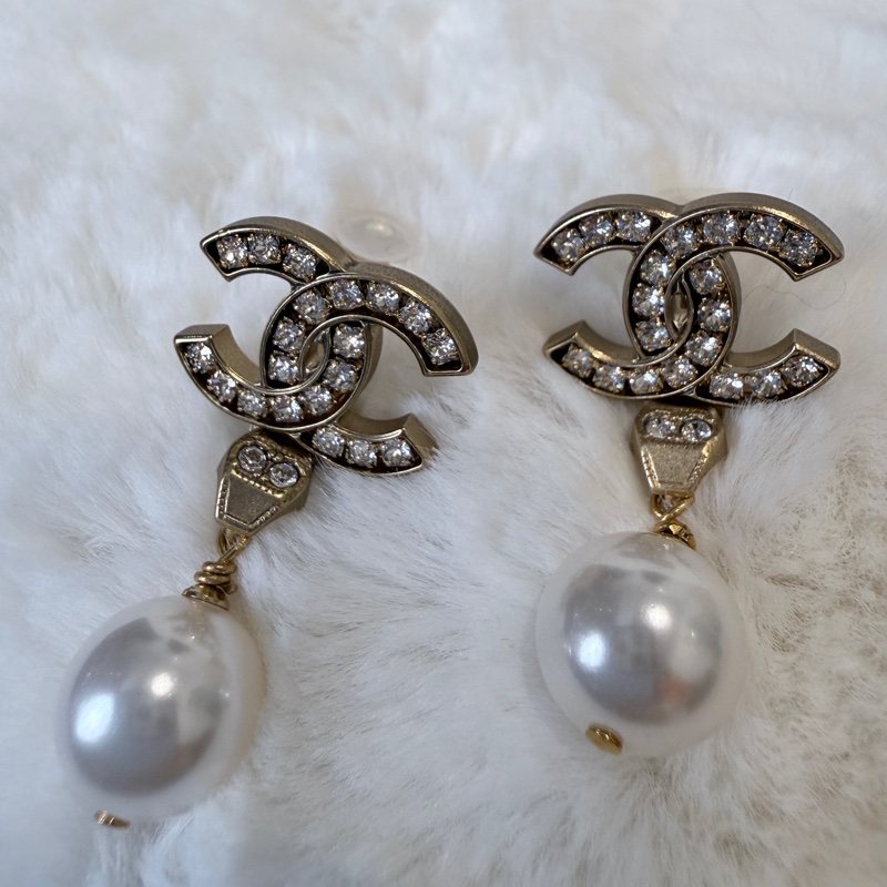 Chanel✨雙C水鑽珍珠吊墜耳釘夾式耳環-6