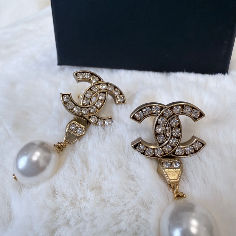 Chanel✨雙C水鑽珍珠吊墜耳釘夾式耳環-8