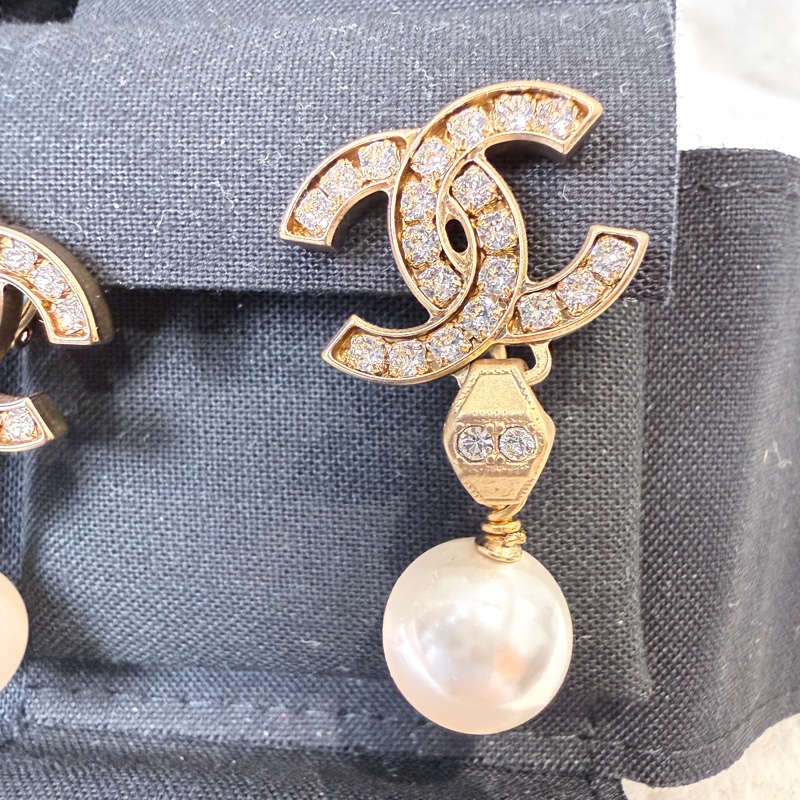 Chanel✨雙C水鑽珍珠吊墜耳釘夾式耳環-11