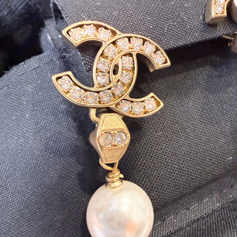 Chanel✨雙C水鑽珍珠吊墜耳釘夾式耳環-12