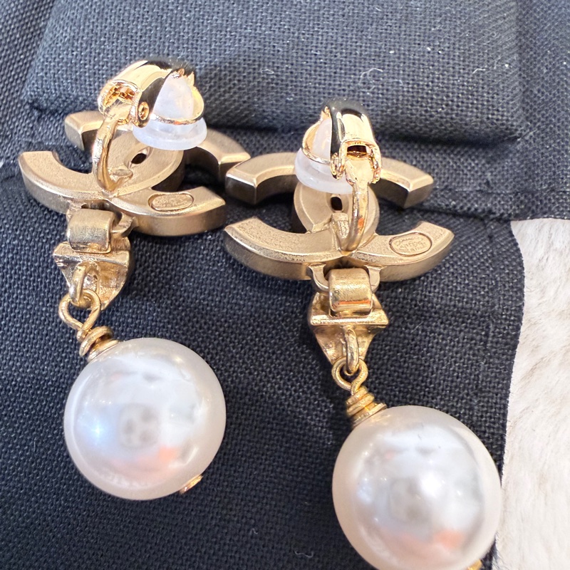 Chanel✨雙C水鑽珍珠吊墜耳釘夾式耳環-14