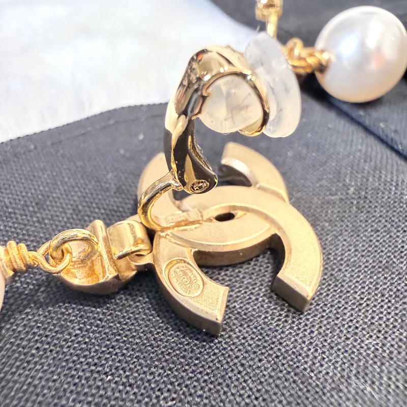 Chanel✨雙C水鑽珍珠吊墜耳釘夾式耳環-24