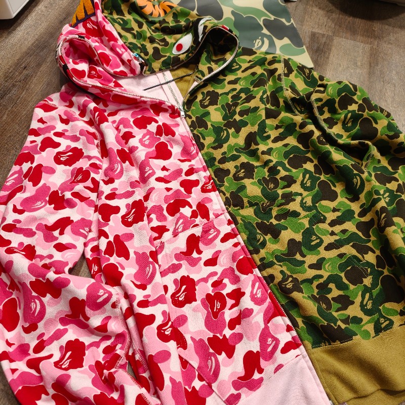 香港bape帶回正版鯊魚拼色外套，絕版商品，帶回來小孩太大3XL，原價出，拉鍊可以全拉開-1