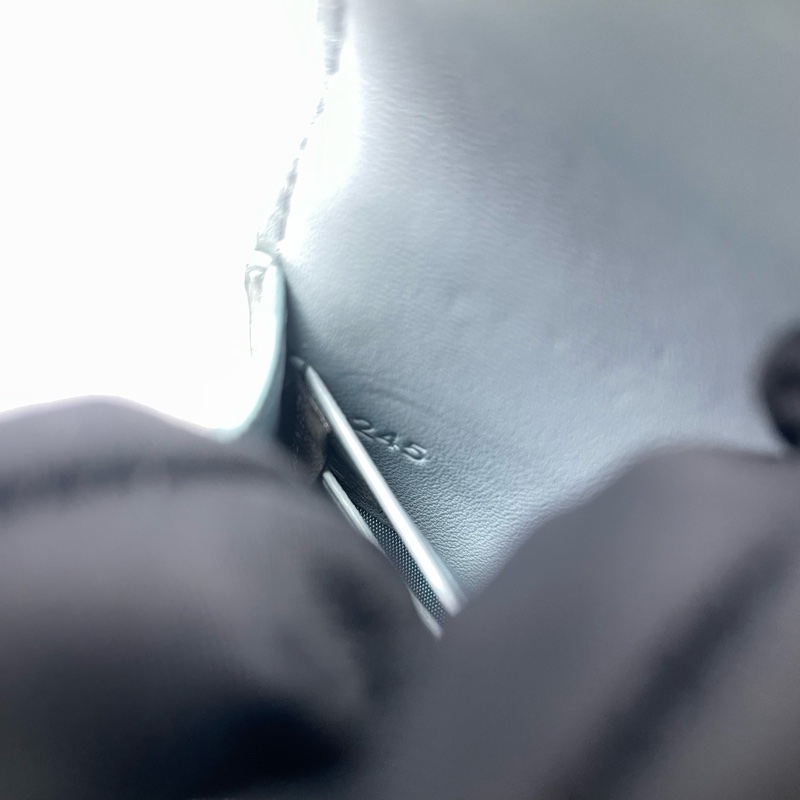 miumiu繆繆藍色鏈條零錢包/11*8*3.5cm/.無附件-7