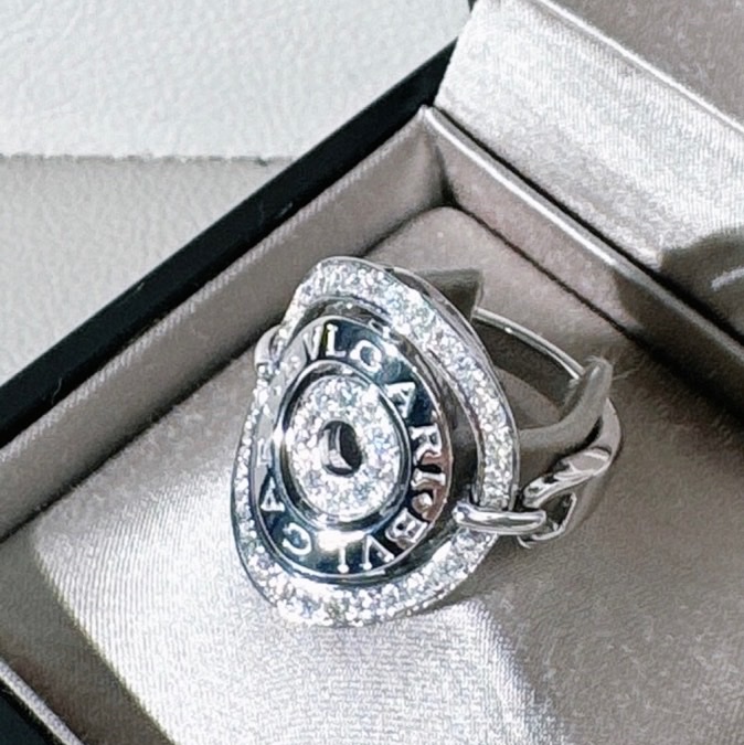 Bvlgari寶格麗 鑲鑽白金盾牌戒指，56號，非常有設計感的一款戒指，老款沒編碼-3