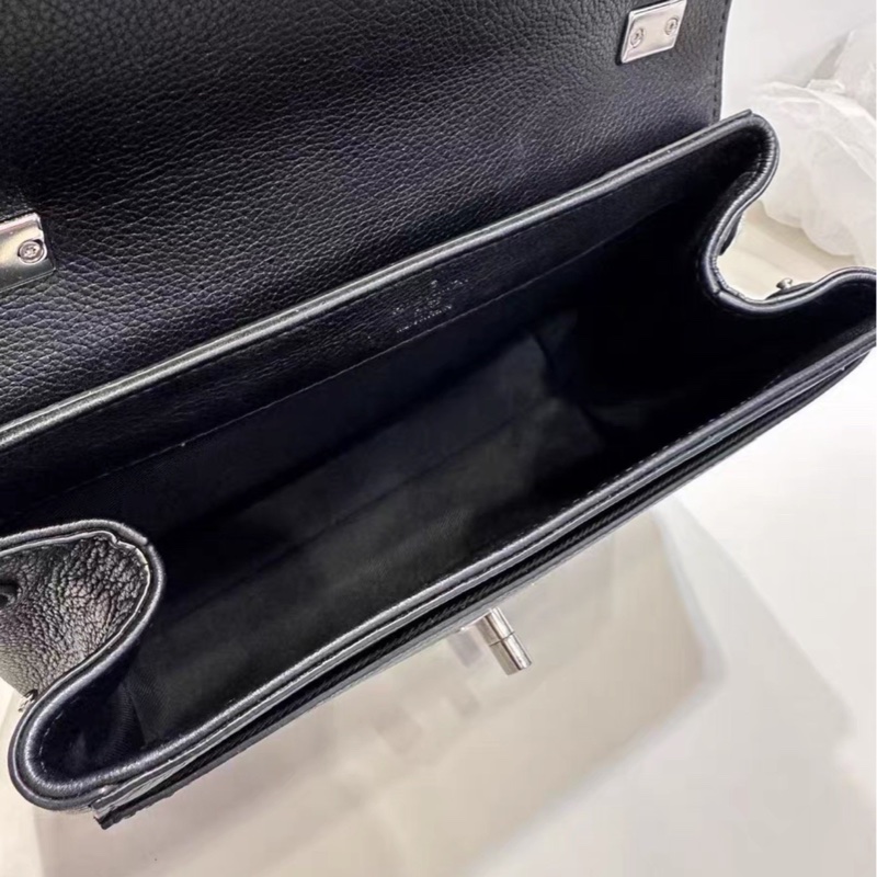 錯過後悔😭99新🆕Lv路易威登全皮黑銀lockme bb鏈條手提單肩斜挎包-9