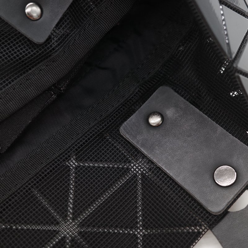 Issey Miyake 三宅一生 Bao Bao 10x10黑色亮面聚酯纖維 大型手提包-16