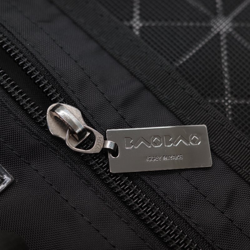Issey Miyake 三宅一生 Bao Bao 10x10黑色亮面聚酯纖維 大型手提包-19