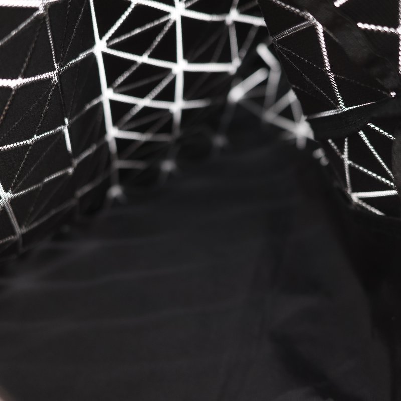 Issey Miyake 三宅一生 Bao Bao 10x10黑色亮面聚酯纖維 大型手提包-20