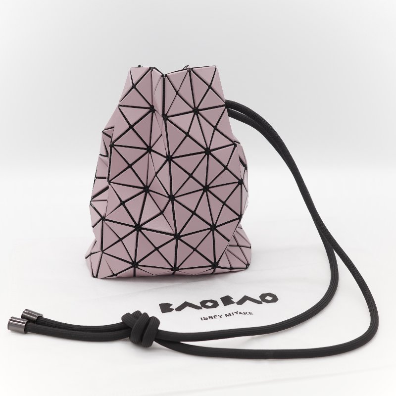 Issey Miyake 三宅一生 Bao Bao Wring 霧面煙燻粉 聚酯纖維 束口抽繩水桶肩背包-1