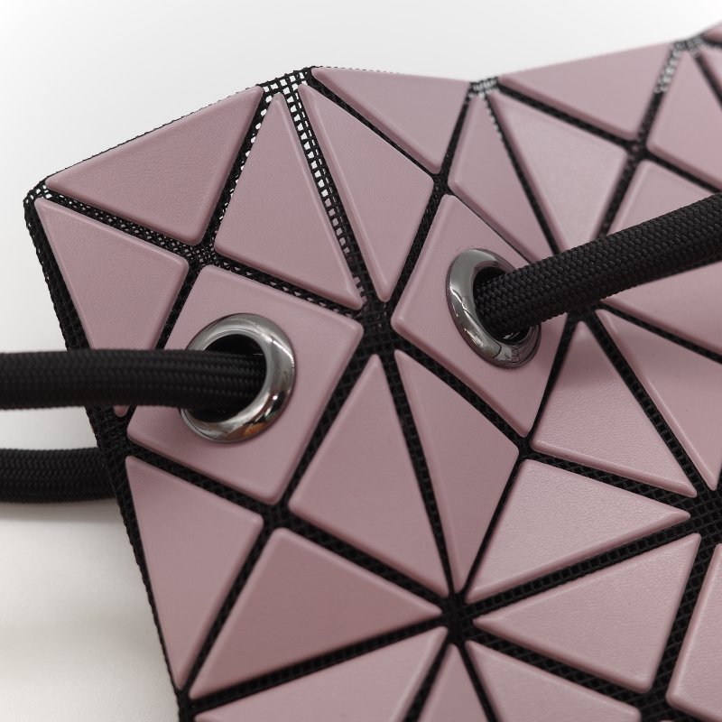 Issey Miyake 三宅一生 Bao Bao Wring 霧面煙燻粉 聚酯纖維 束口抽繩水桶肩背包-6