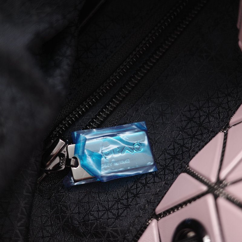 Issey Miyake 三宅一生 Bao Bao Wring 霧面煙燻粉 聚酯纖維 束口抽繩水桶肩背包-10