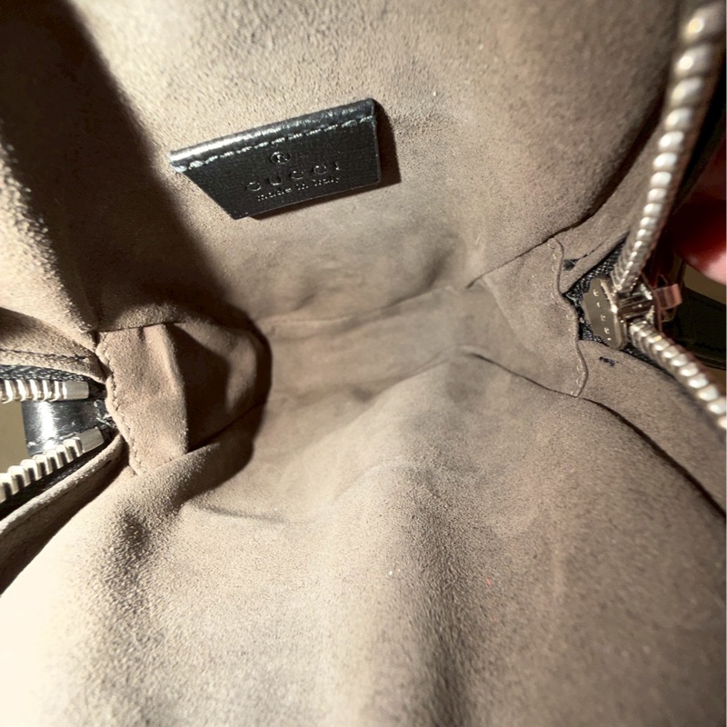 中性款必入🫵99新cp值超高⬆️Gucci古馳全黑老花小包手機包相機包單肩斜挎包-17