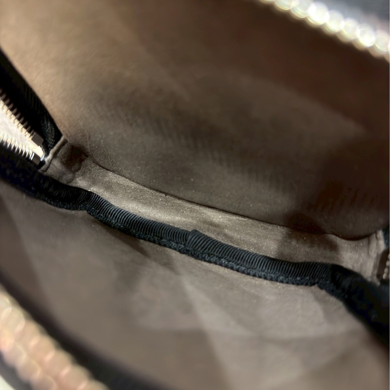 中性款必入🫵99新cp值超高⬆️Gucci古馳全黑老花小包手機包相機包單肩斜挎包-18