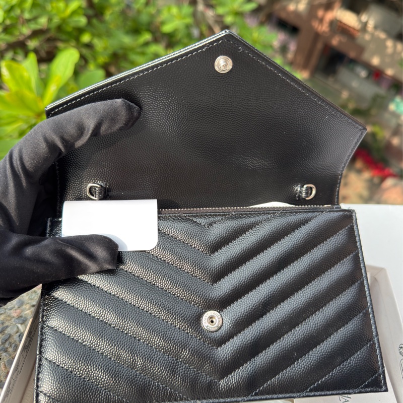 全新YSL黑色魚子醬銀鏈CASSANDRE粒面皮革信封袋式鏈條錢包woc-7