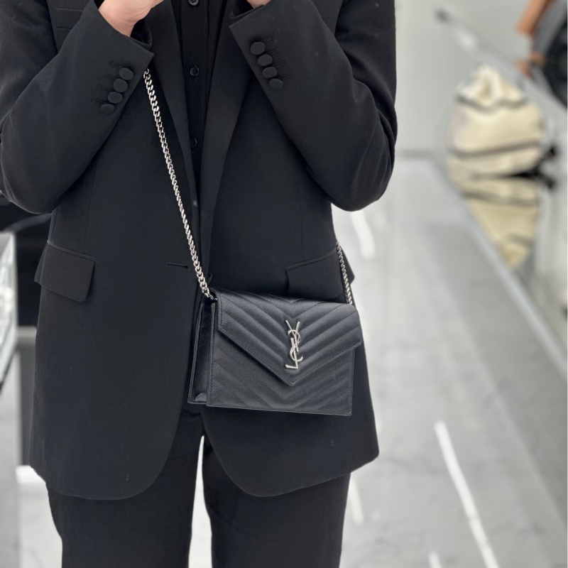 全新YSL黑色魚子醬銀鏈CASSANDRE粒面皮革信封袋式鏈條錢包woc-19