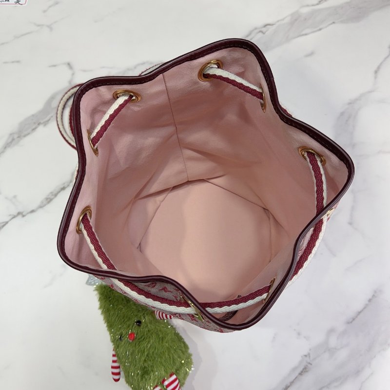 LV 粉紅洗水牛仔束口水桶包-4